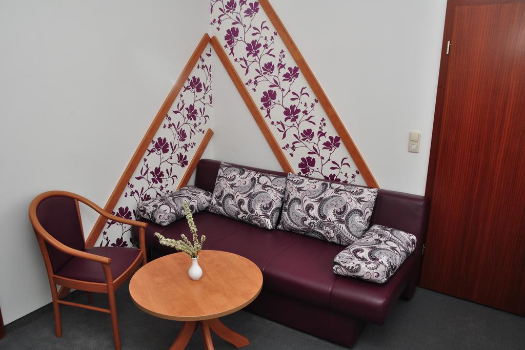 Hotel Am Hohen Schwarm Saalfeld Saale Quarto foto